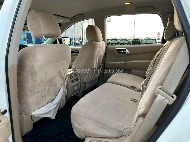 Nissan Pathfinder 2018 for Sale in Abu Dhabi Image-14