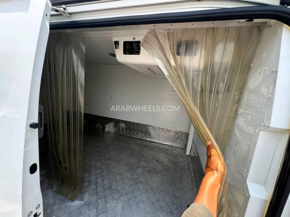 Nissan Urvan 2021 for Sale in Sharjah Image-9