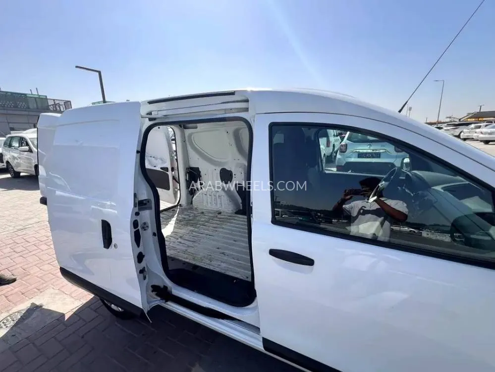 Renault Dokker Van 2022 for Sale in Sharjah Image-4