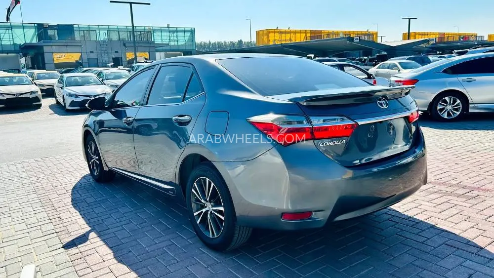 Toyota Corolla 2018 for Sale in Sharjah Image-18