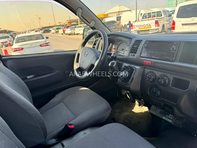 Toyota Hiace 2016 for Sale in Sharjah Image-13
