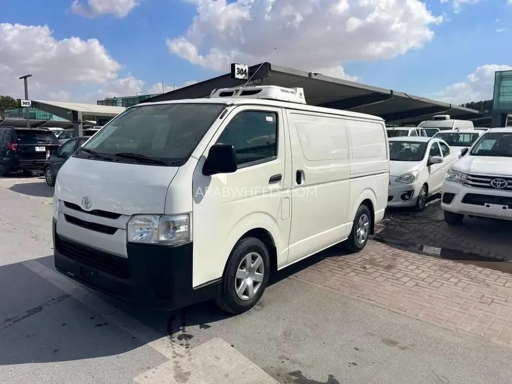 Toyota Hiace 2022 for Sale in Sharjah Image-10