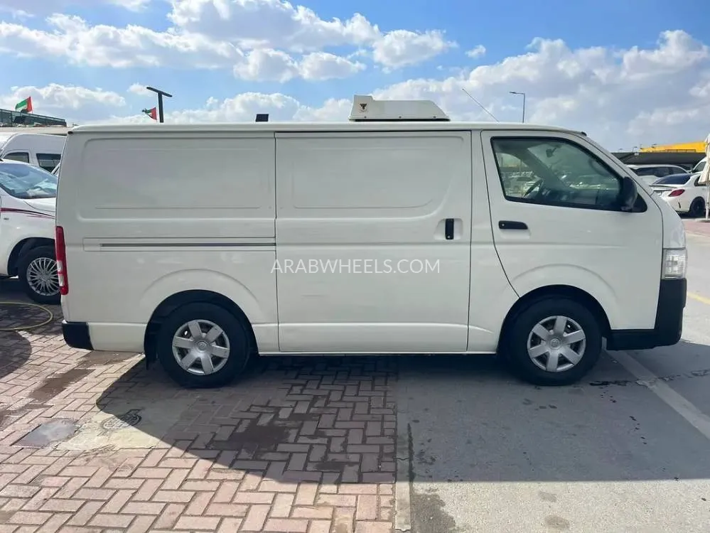 Toyota Hiace 2022 for Sale in Sharjah Image-12