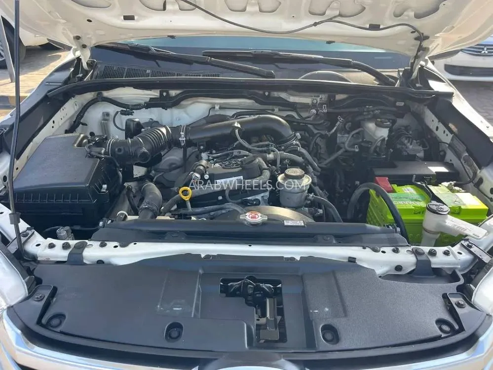 Toyota Hilux 2022 for Sale in Sharjah Image-2