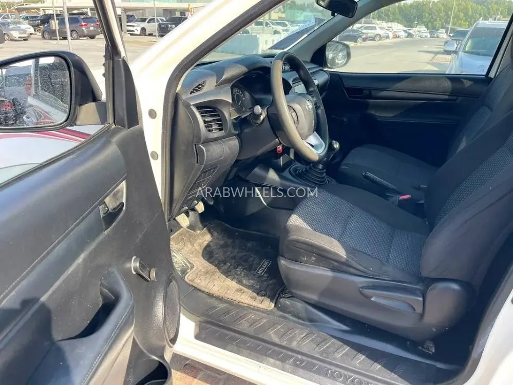 Toyota Hilux 2022 for Sale in Sharjah Image-5