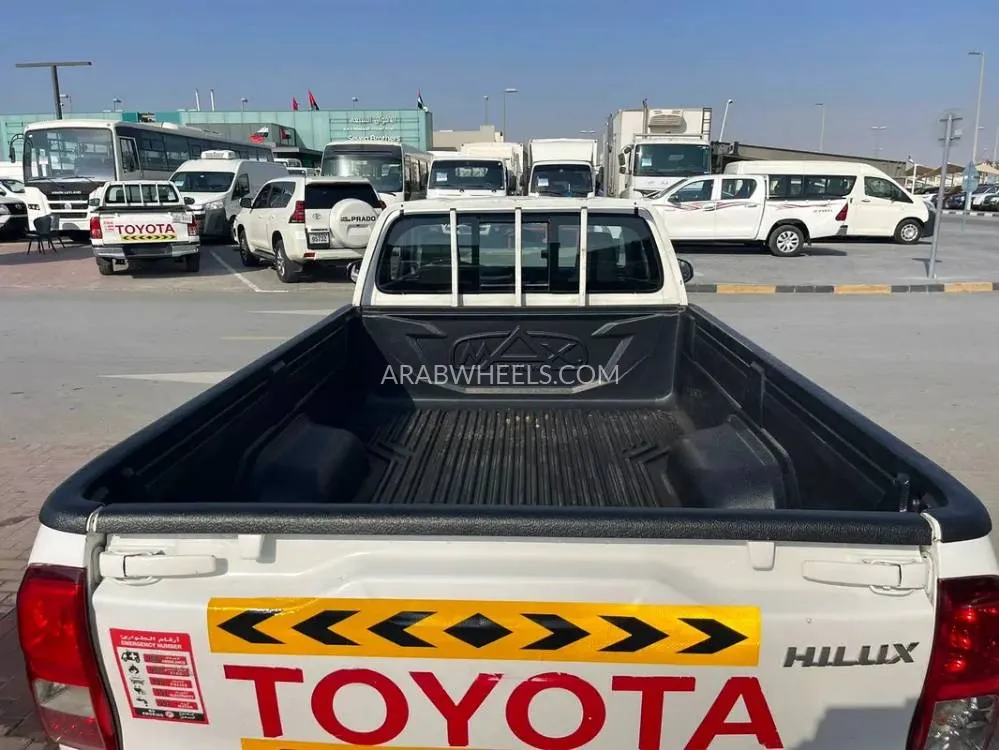 Toyota Hilux 2022 for Sale in Sharjah Image-11