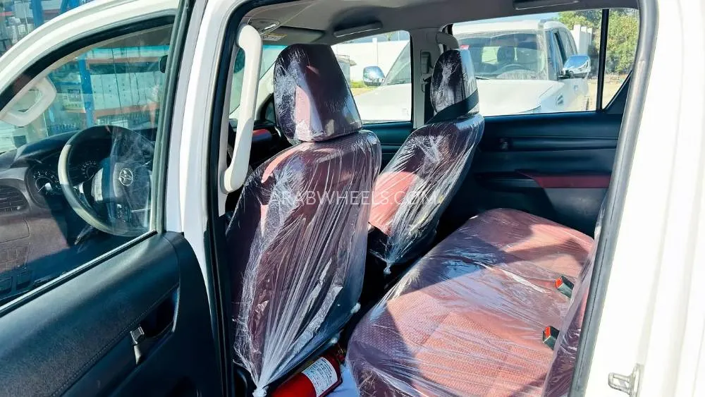 Toyota Hilux 2021 for Sale in Sharjah Image-8