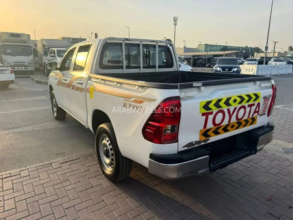 Toyota Hilux 2020 for Sale in Sharjah Image-3