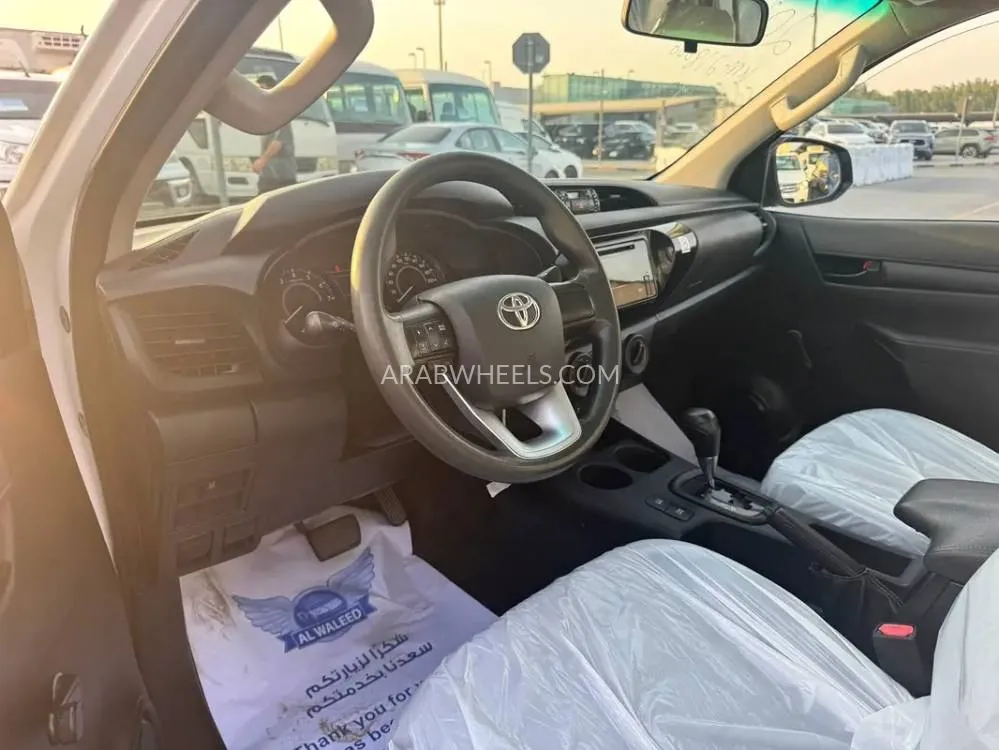 Toyota Hilux 2020 for Sale in Sharjah Image-10