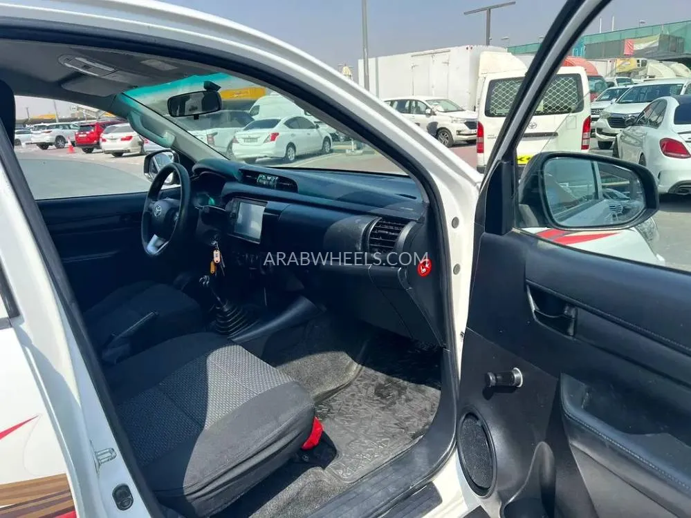 Toyota Hilux 2021 for Sale in Sharjah Image-8