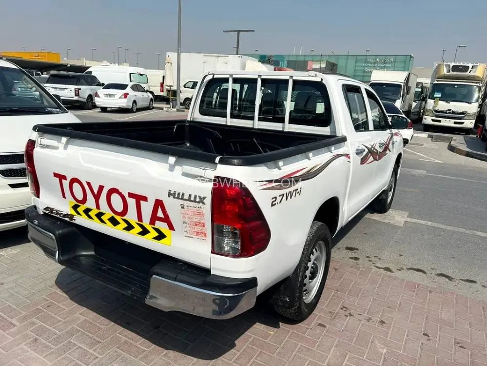Toyota Hilux 2021 for Sale in Sharjah Image-10
