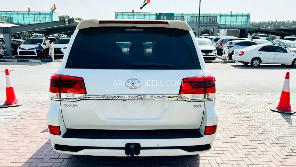 Toyota Land Cruiser 2018 for Sale in Sharjah Image-13