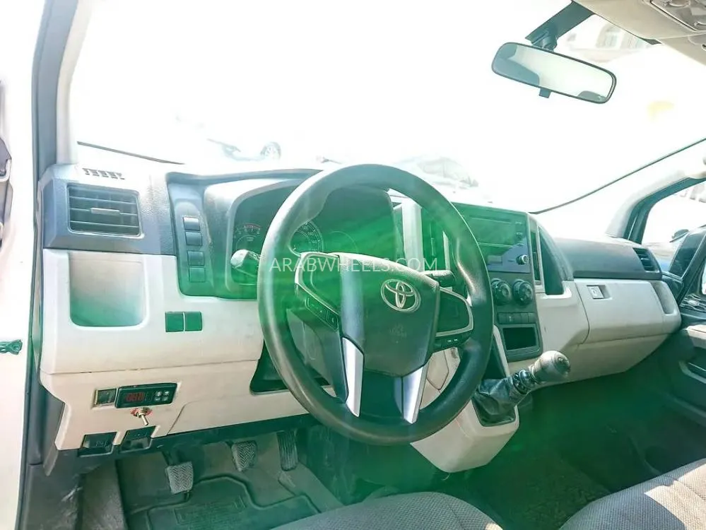 Toyota Hiace 2020 for Sale in Ajman Image-7