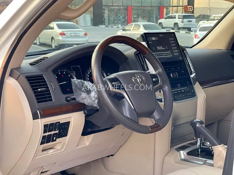 Toyota Land Cruiser 2018 for Sale in Sharjah Image-10