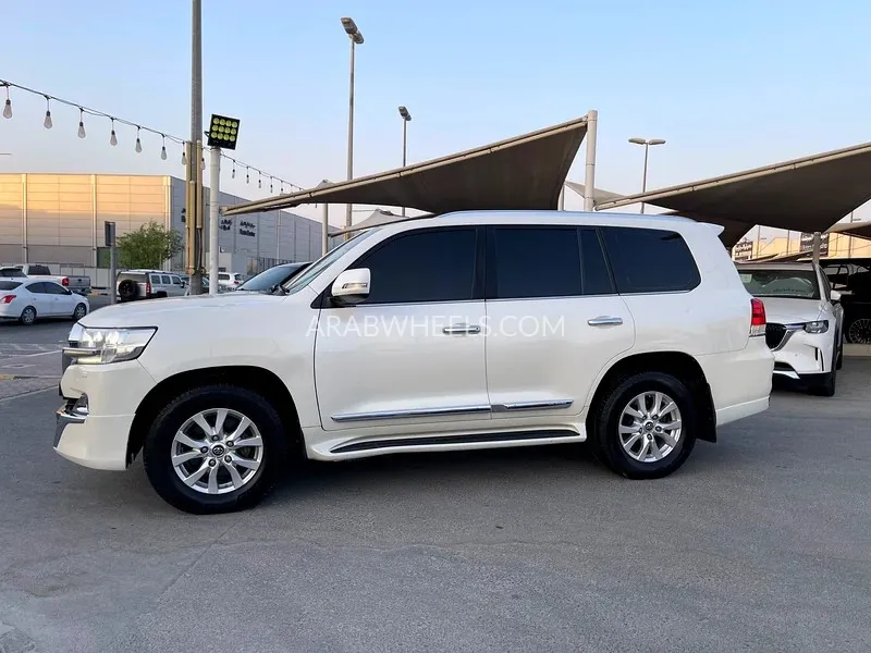Toyota Land Cruiser 2018 for Sale in Sharjah Image-12