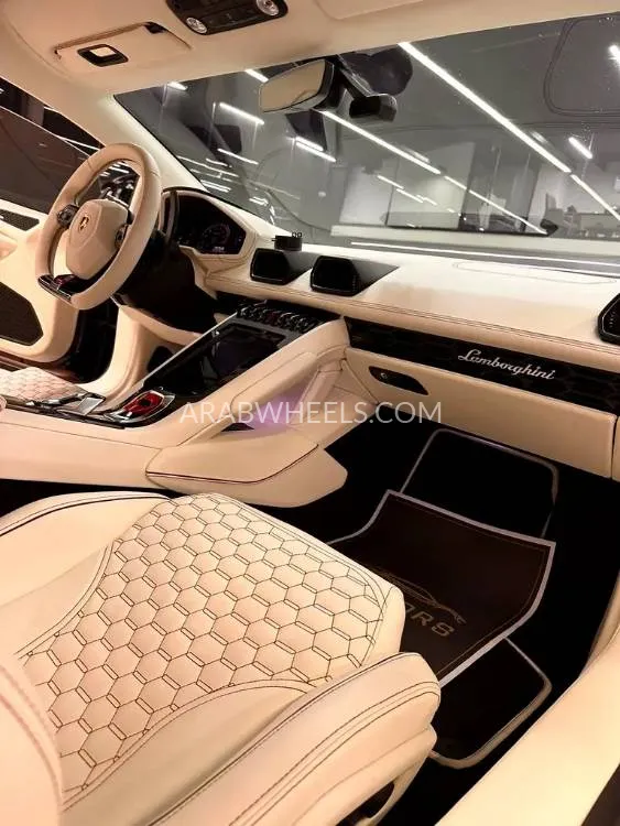 Lamborghini Huracan 2020 for Sale in Dubai Image-2