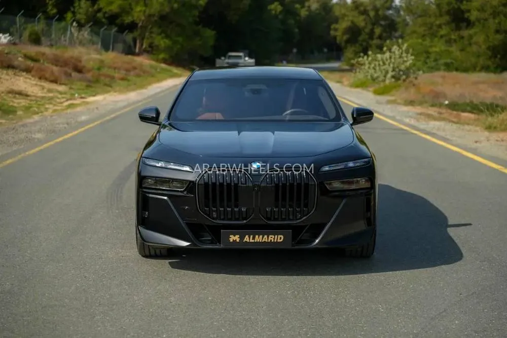 بي إم دبليو الفئة السابعة 2026 for Sale in الشارقة Image-2