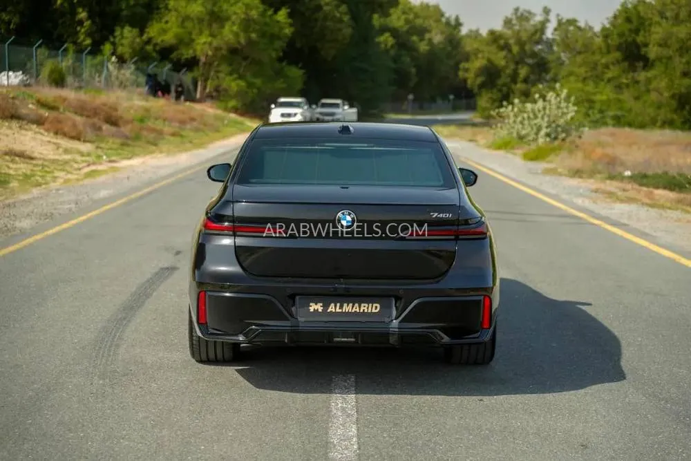بي إم دبليو الفئة السابعة 2026 for Sale in الشارقة Image-4