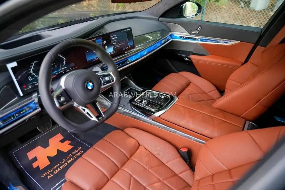 بي إم دبليو الفئة السابعة 2026 for Sale in الشارقة Image-5