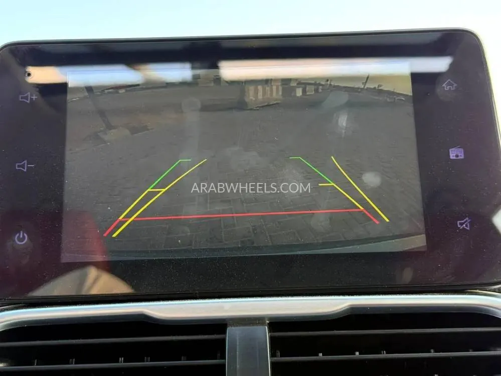 Chevrolet Captiva 2023 for Sale in Sharjah Image-17