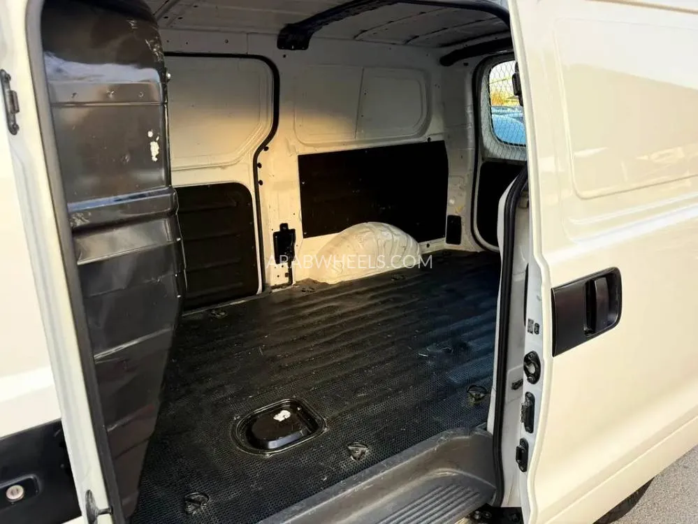 Hyundai H1 2021 for Sale in Sharjah Image-5