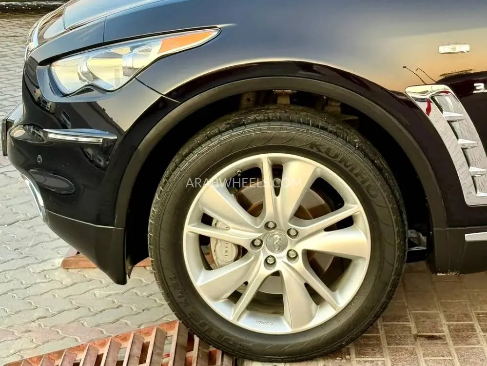 إنفينيتي QX70 2018 for Sale in الشارقة Image-2