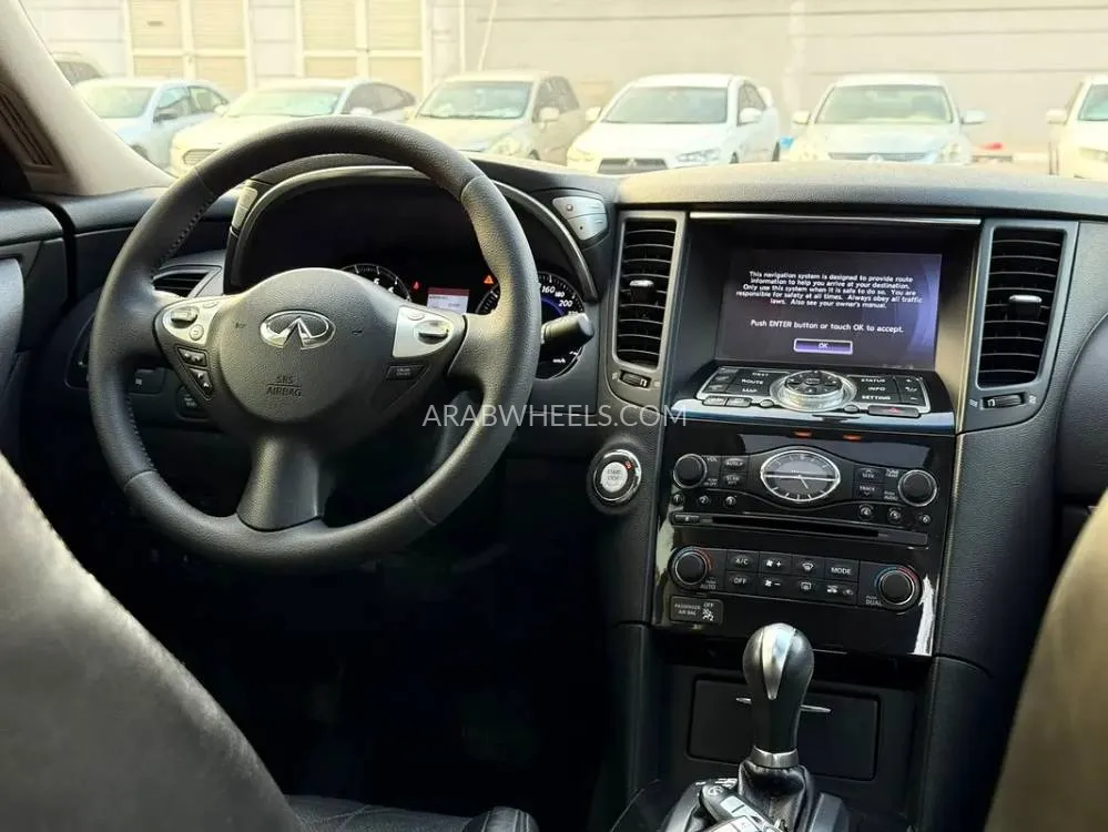 إنفينيتي QX70 2018 for Sale in الشارقة Image-15