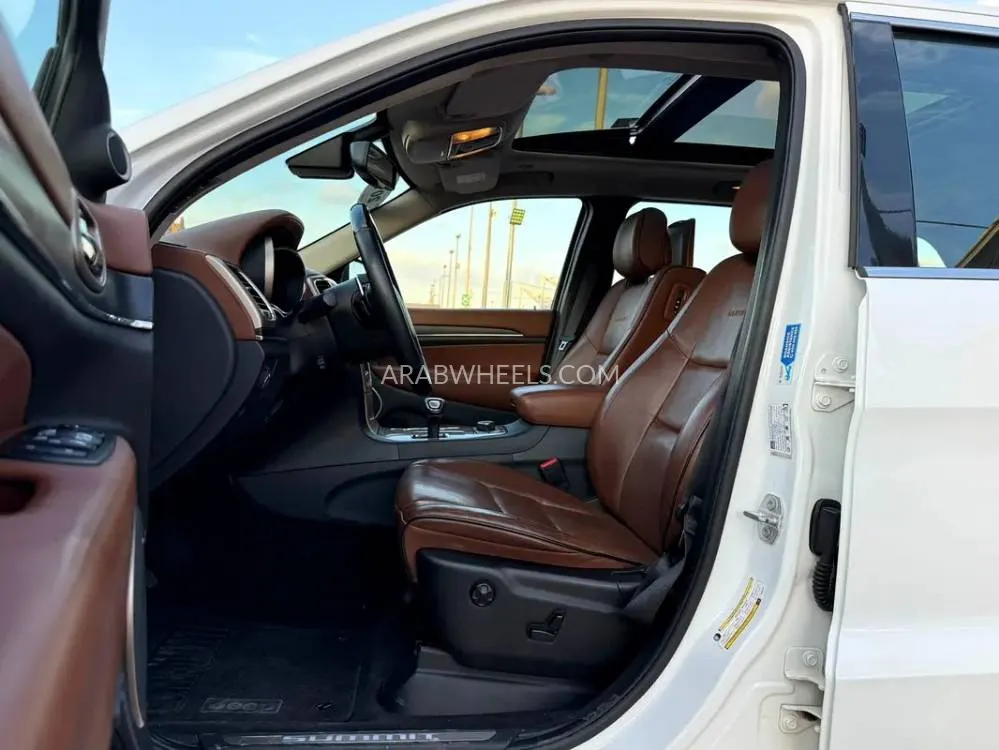 Jeep Cherokee 2015 for Sale in Sharjah Image-9