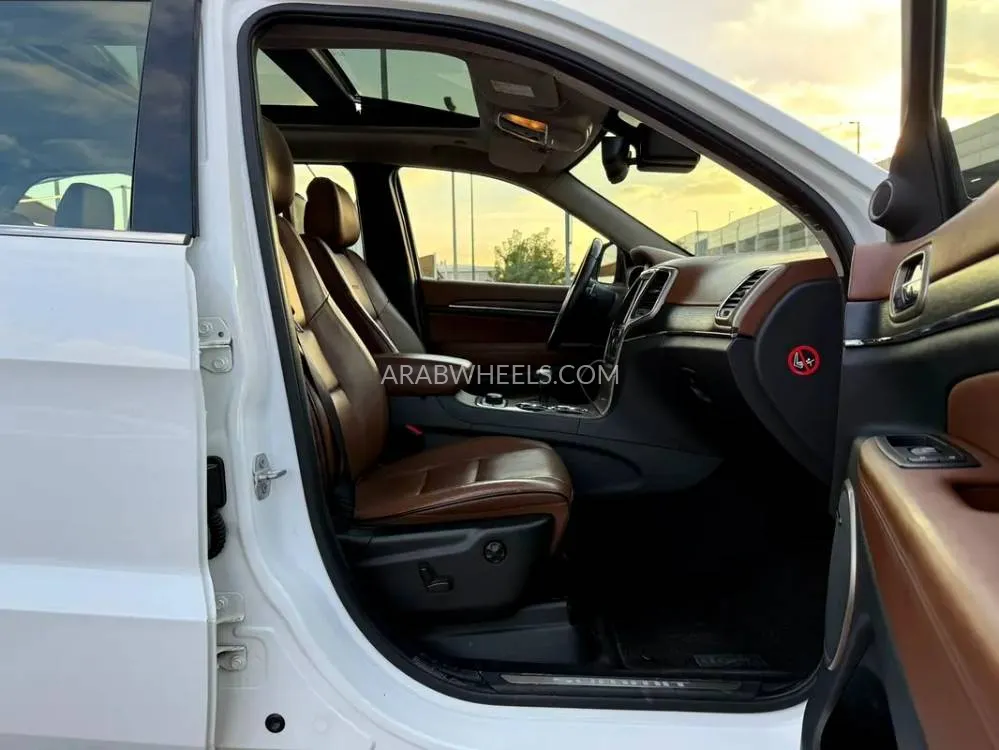 Jeep Cherokee 2015 for Sale in Sharjah Image-15