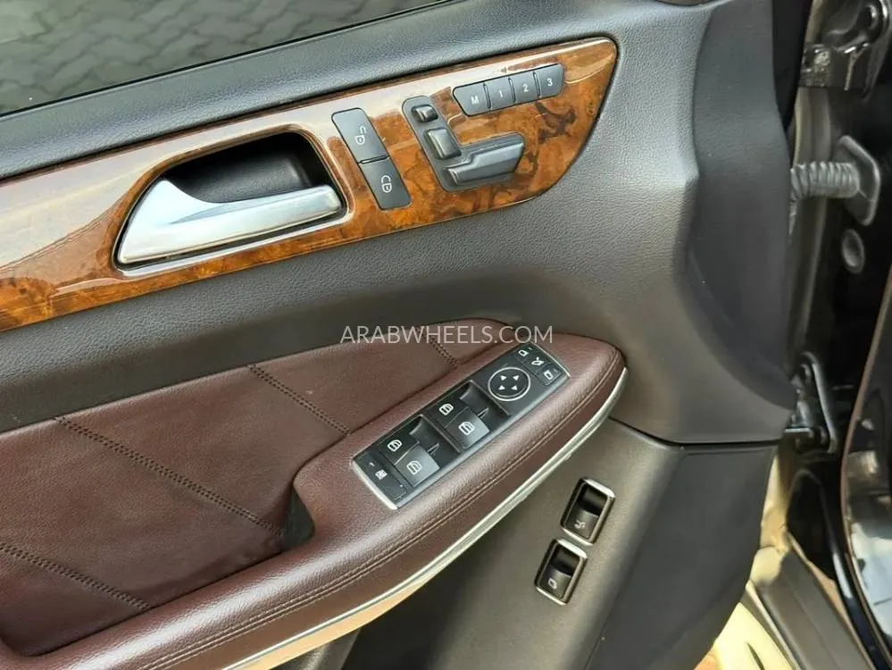 Mercedes Benz GL Class 2015 for Sale in Sharjah Image-2