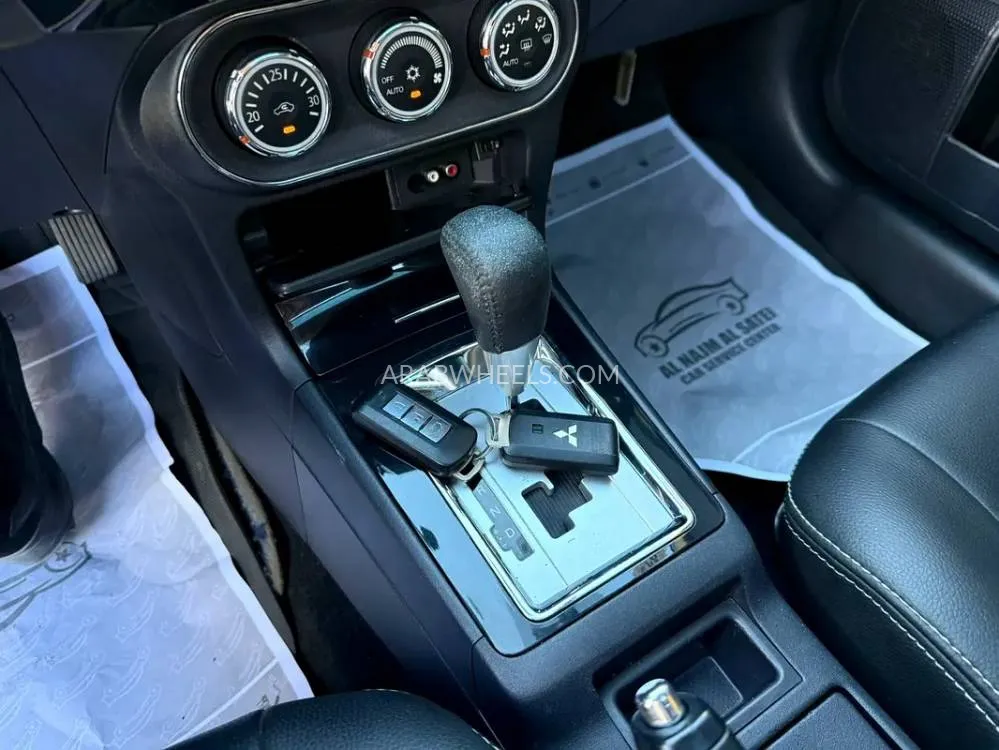 Mitsubishi Lancer 2015 for Sale in Sharjah Image-14