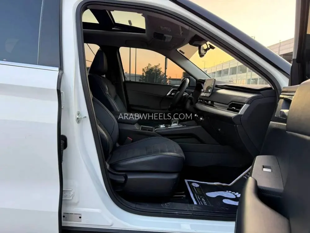 Mitsubishi Outlander 2025 for Sale in Sharjah Image-3
