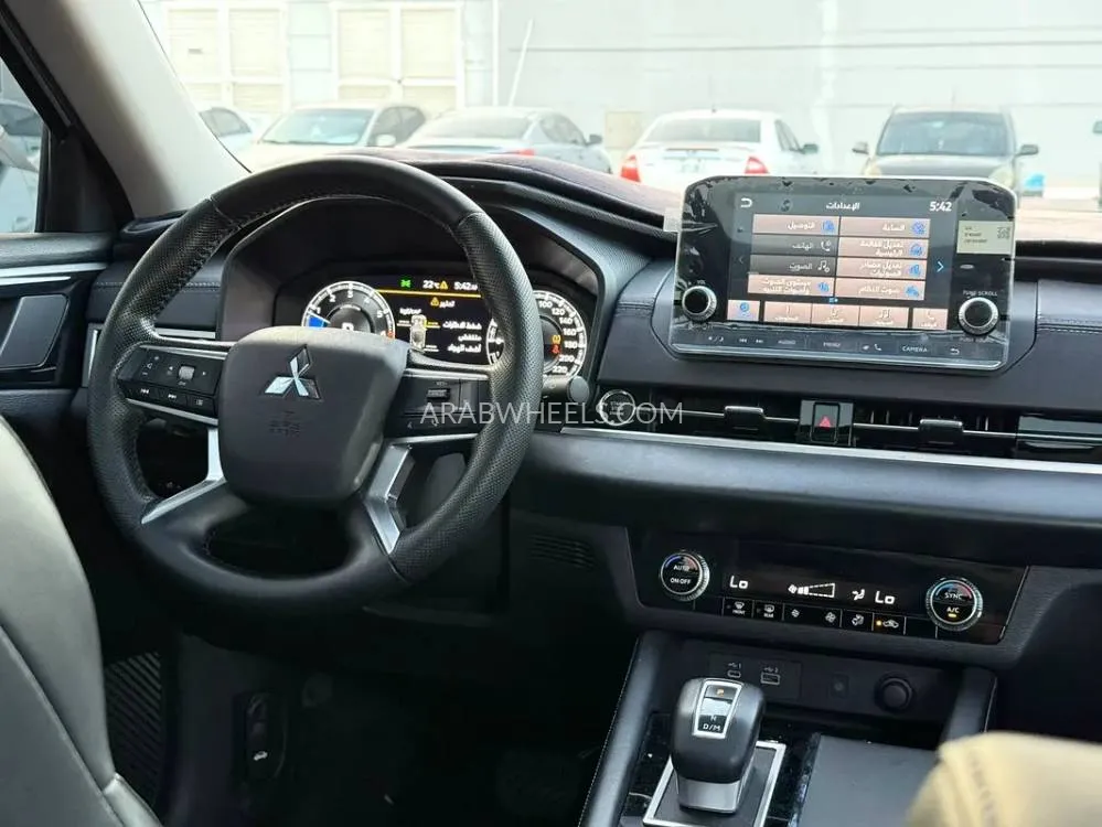 Mitsubishi Outlander 2025 for Sale in Sharjah Image-12