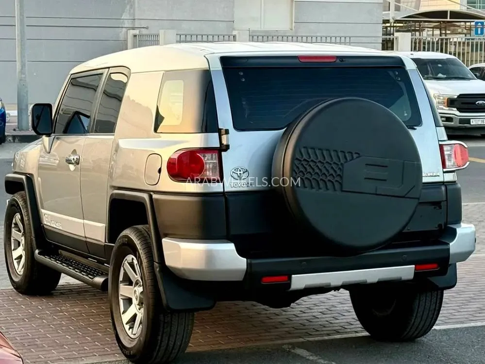 Toyota FJ Cruiser 2015 for Sale in Sharjah Image-14