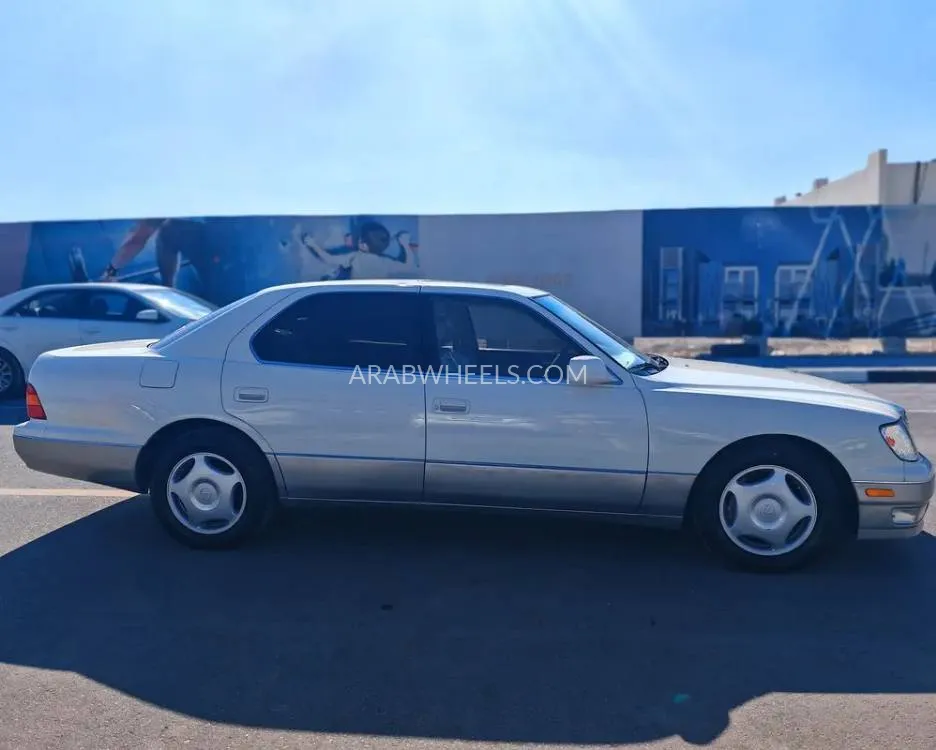 Lexus LS 2000 for Sale in Sharjah Image-15