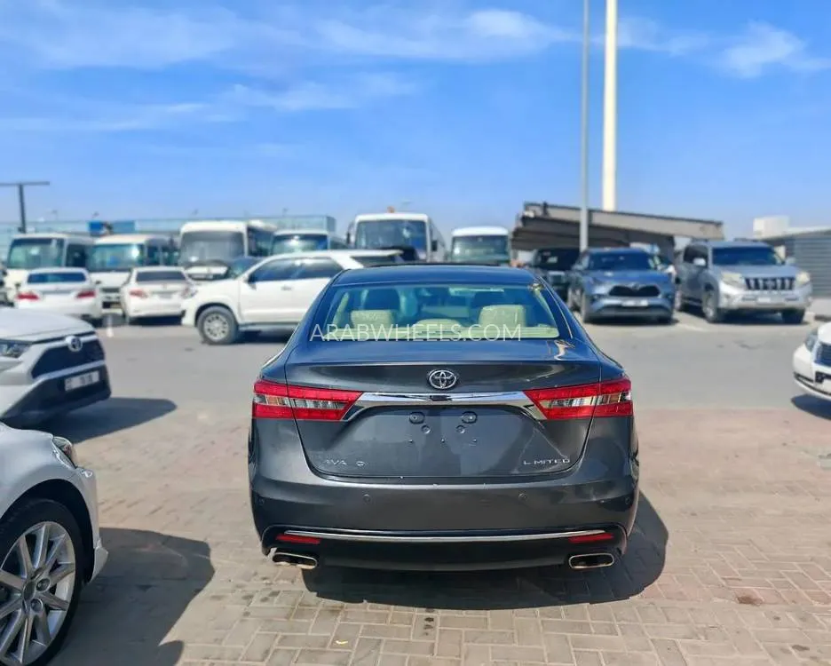 Toyota Avalon 2017 for Sale in Sharjah Image-9