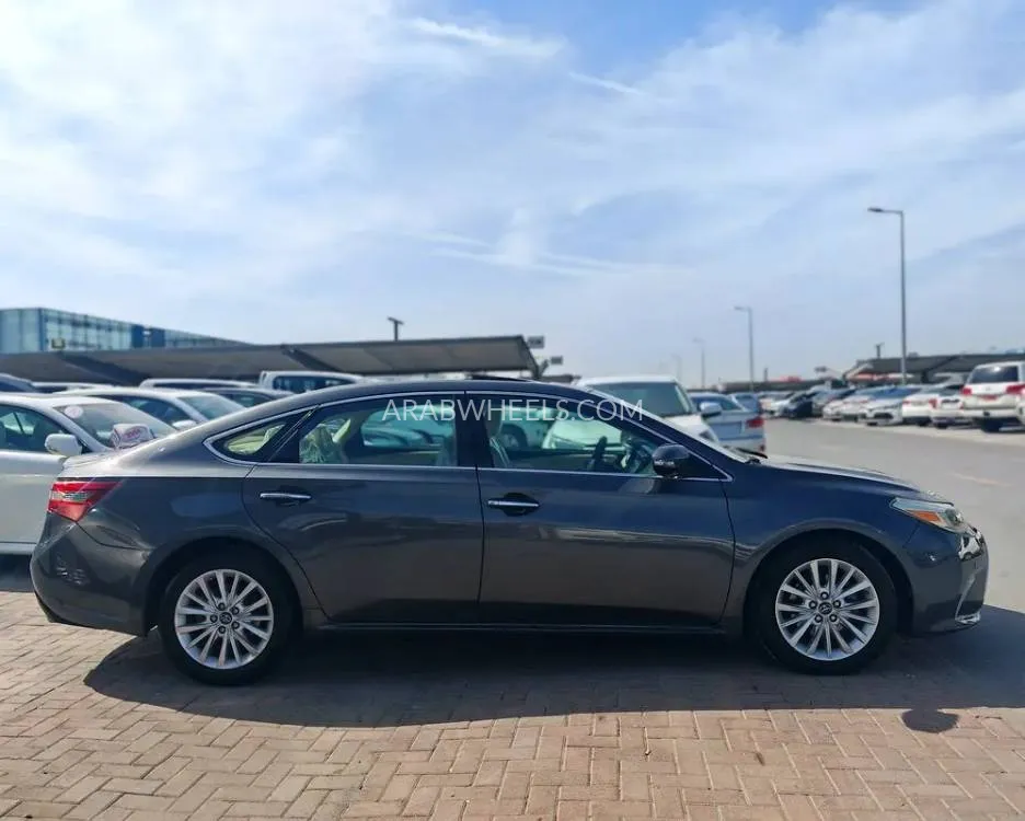 Toyota Avalon 2017 for Sale in Sharjah Image-11