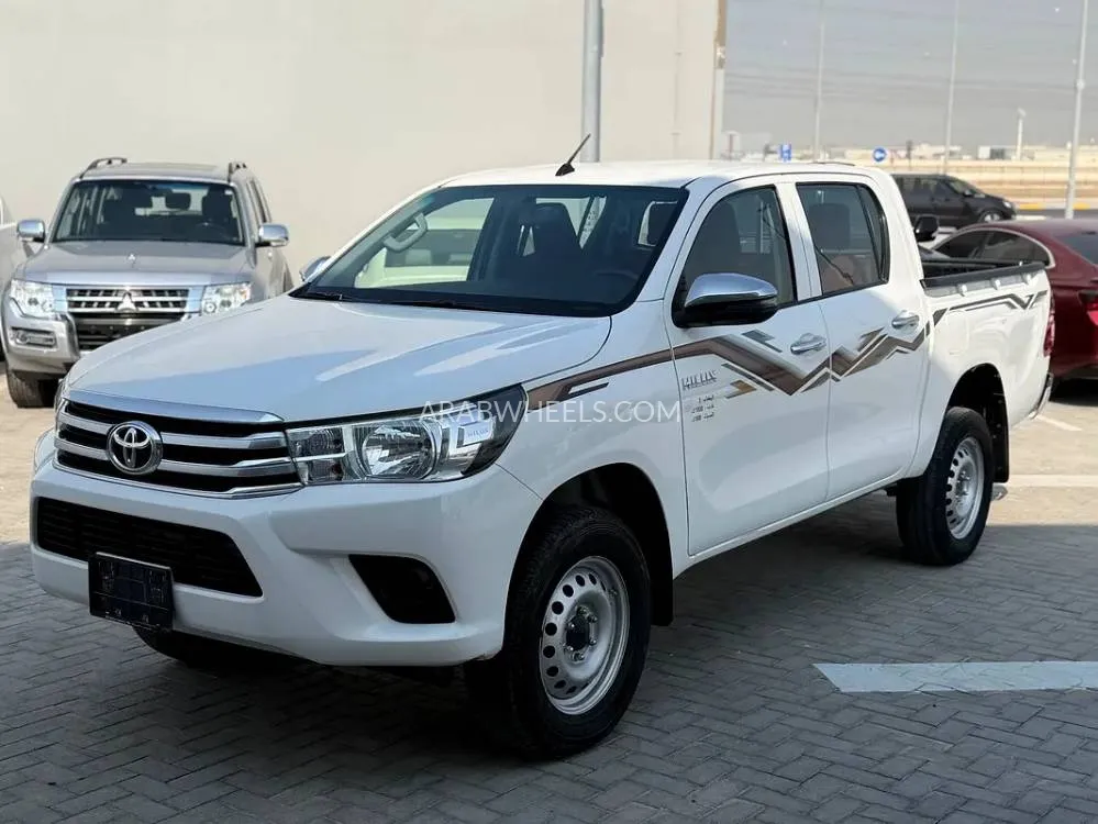 Toyota Hilux 2024 for Sale in Sharjah Image-11