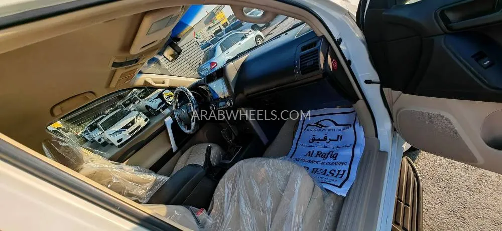 Toyota Land Cruiser Prado 2013 for Sale in Sharjah Image-2