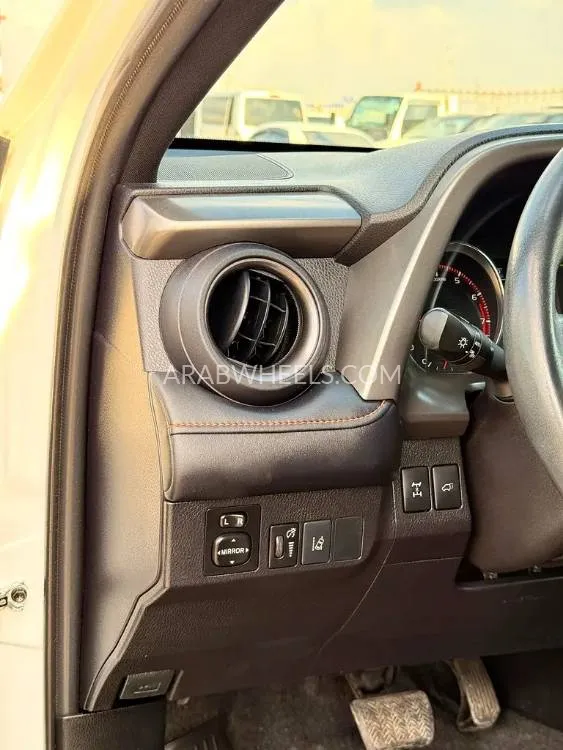 Toyota Rav4 2017 for Sale in Sharjah Image-7