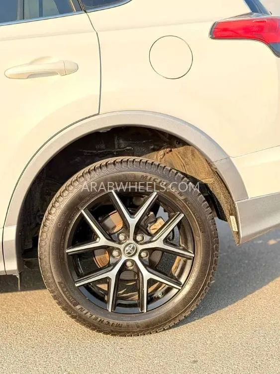 Toyota Rav4 2017 for Sale in Sharjah Image-13