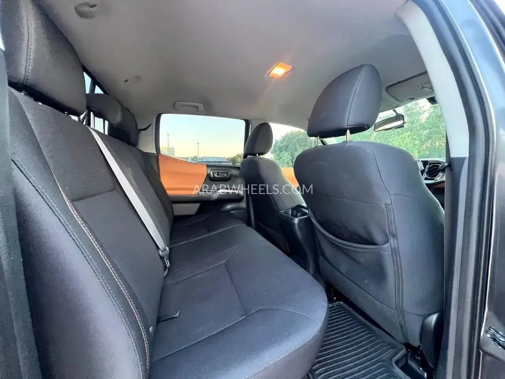 Toyota Tacoma 2017 for Sale in Sharjah Image-3