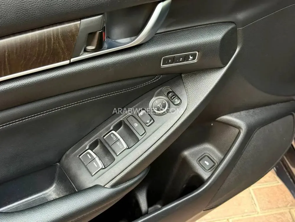 Honda Accord 2018 for Sale in Abu Dhabi Image-12