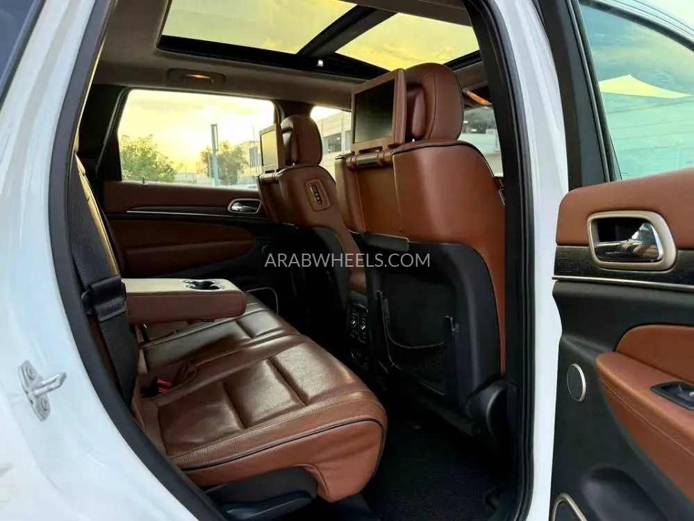 Jeep Cherokee 2015 for Sale in Abu Dhabi Image-2