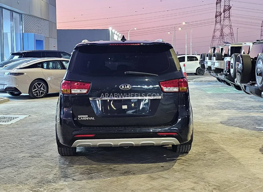 Kia Carnival 2016 for Sale in Abu Dhabi Image-4