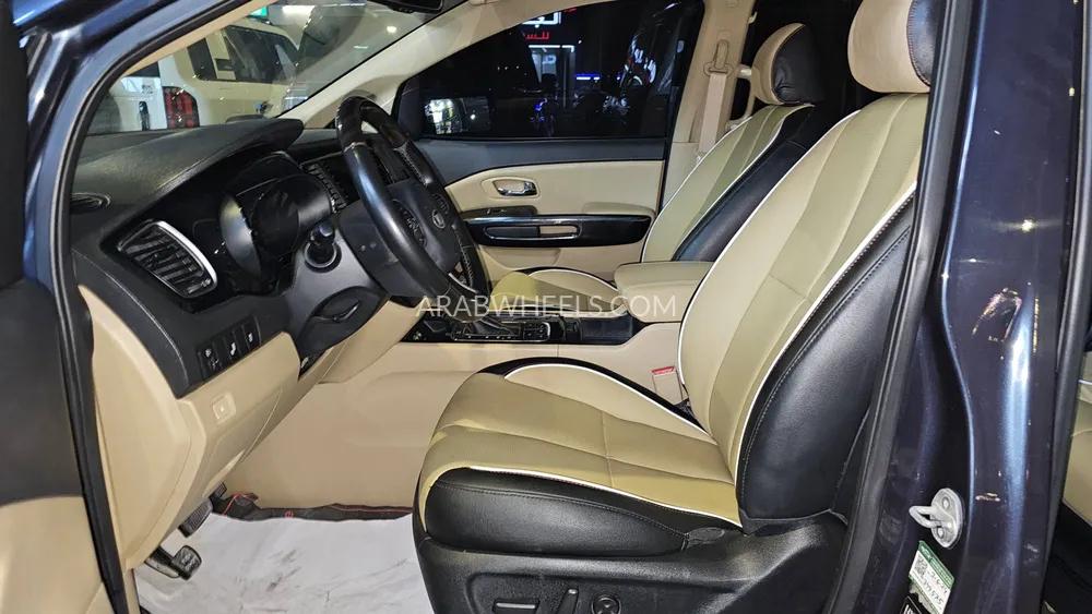 Kia Carnival 2016 for Sale in Abu Dhabi Image-10
