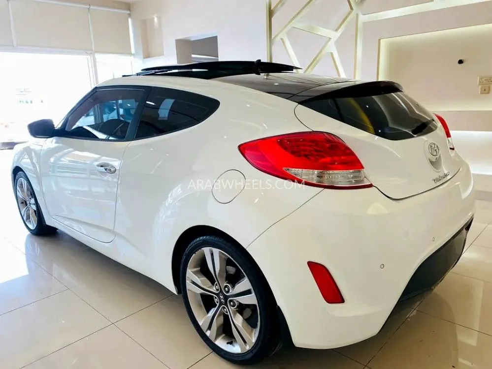 Hyundai Veloster 2015 for Sale in Sharjah Image-6