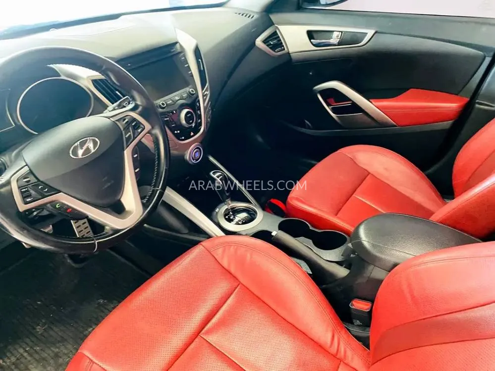 Hyundai Veloster 2015 for Sale in Sharjah Image-7
