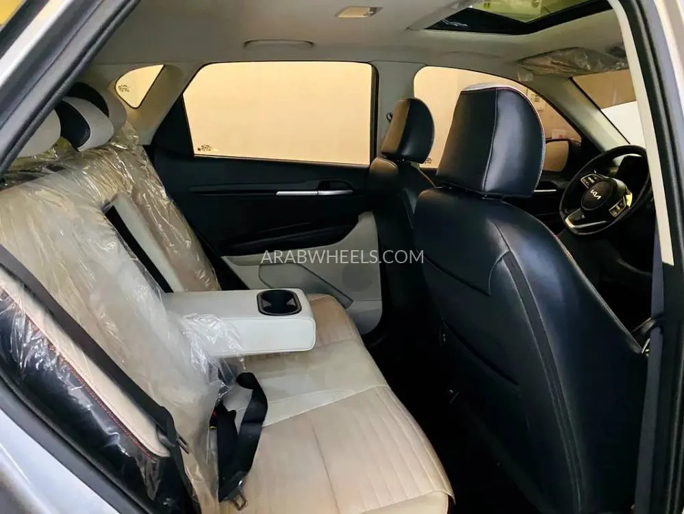 Kia Sonet 2024 for Sale in Sharjah Image-2