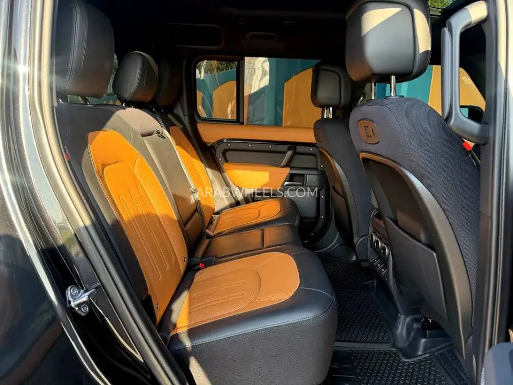 Land Rover Defender 2020 for Sale in Sharjah Image-11